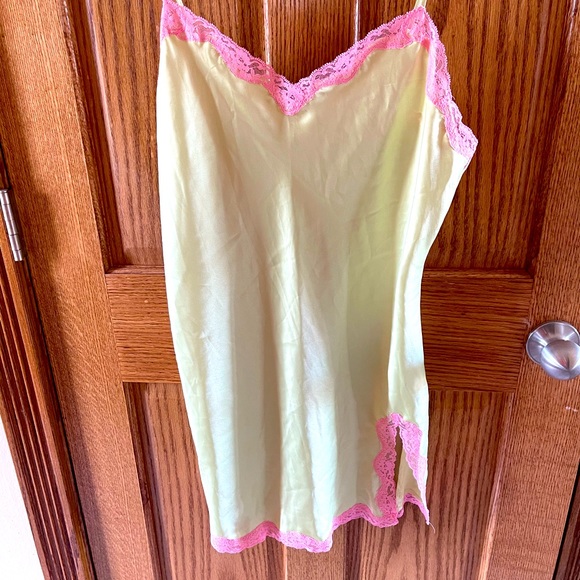 Victoria's Secret Other - Victoria’s Secret large slip mighty